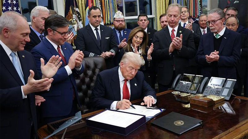 ABŞ tarixinin ən uzun hökumət şatdaunu başa çatdı: Tramp qanunu imzaladı