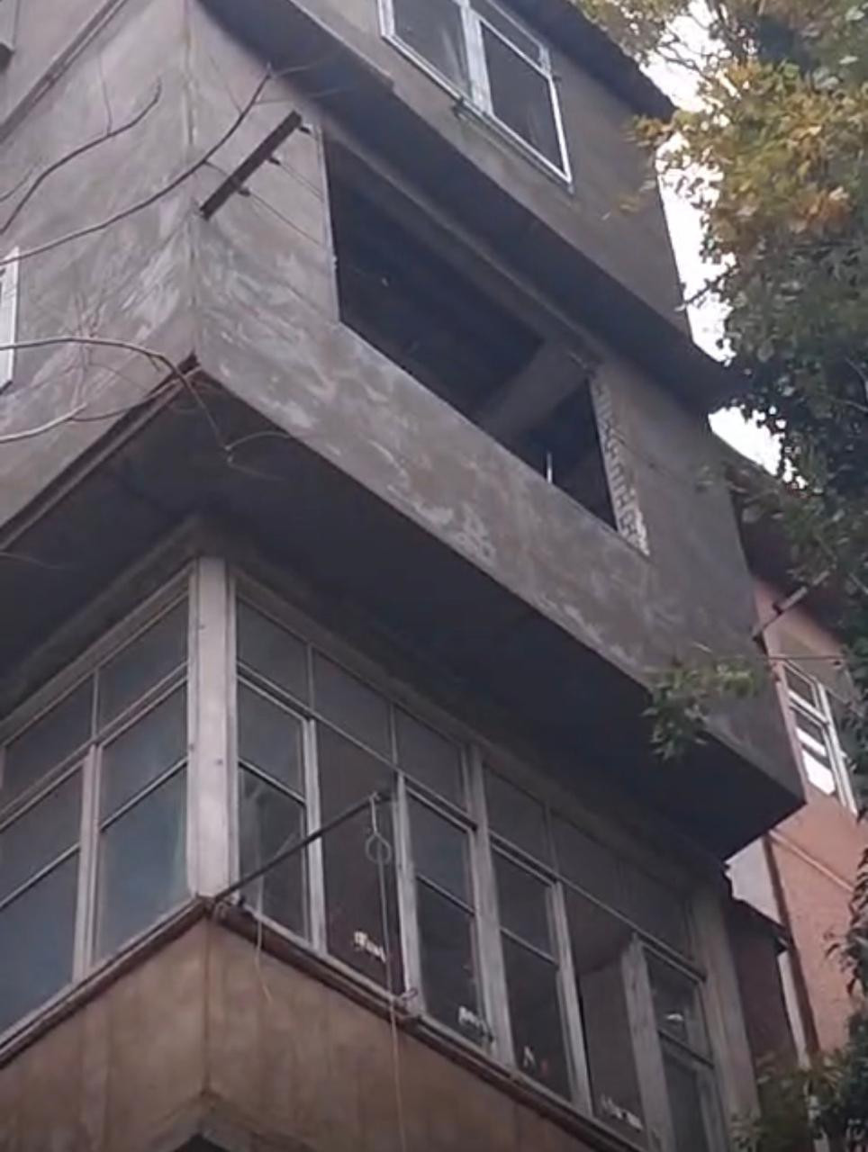 Bakıda yaşayış binasında partlayış baş verdi (FOTO/VİDEO)