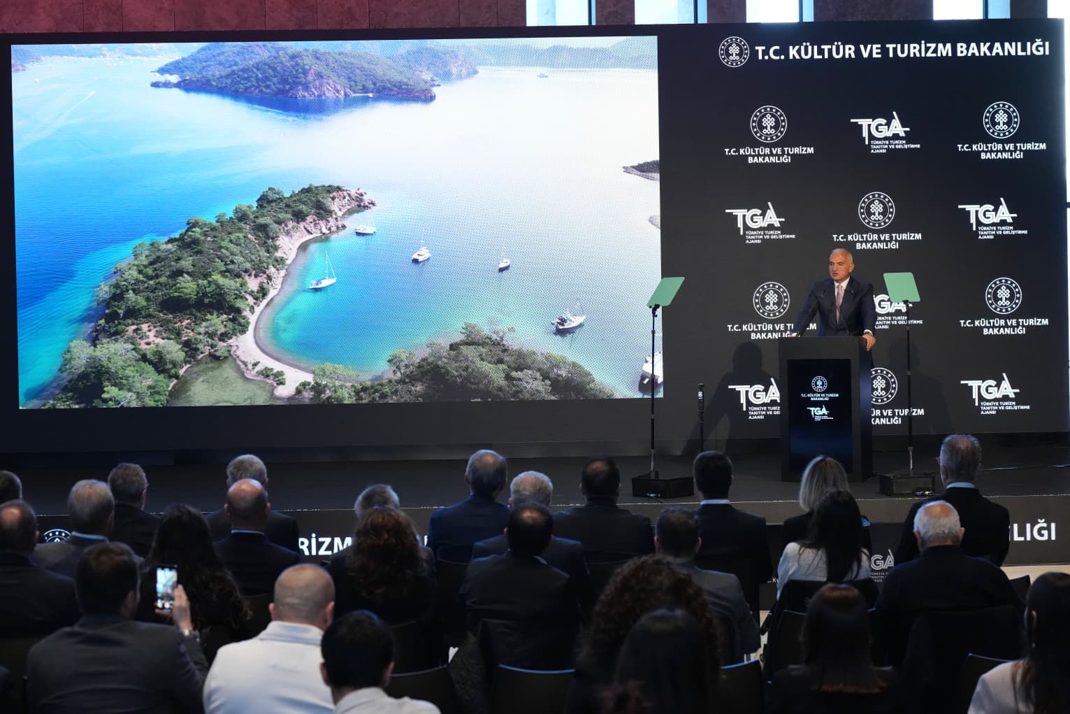 Türkiyənin turizm gəlirləri 50 milyard dollara çatdı (FOTO)