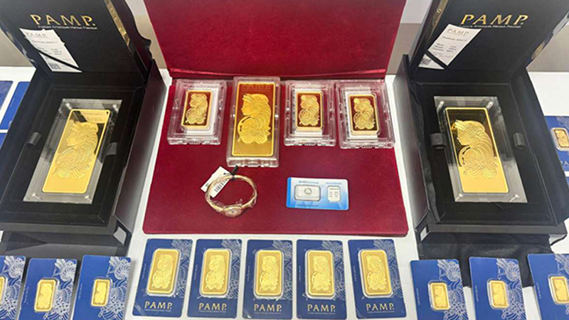 İstanbuldan Bakıya 2,4 milyonluq qızıl-brilyant keçirmək istədilər (FOTO)