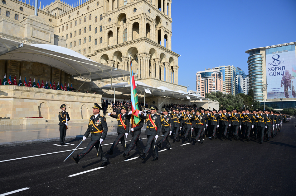 Zəfərin 5 ili: Bakıda hərbi parad keçirildi (YENİLƏNİB)