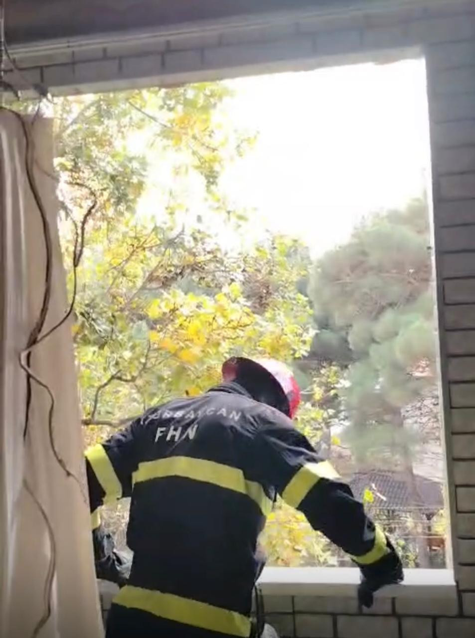 Bakıda yaşayış binasında partlayış baş verdi (FOTO/VİDEO)