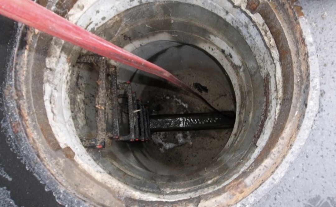 Bakıda quyulardan çəkilən çirkab problemi: Tullantıları atmağa yer tapılmır (VİDEO