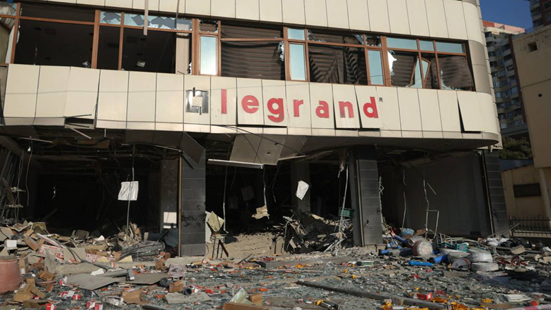 Bakıda partlayış olan ofisdən FOTOLAR