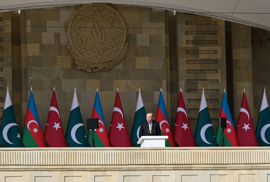 Zəfərin 5 ili: Bakıda hərbi parad keçirildi (YENİLƏNİB)