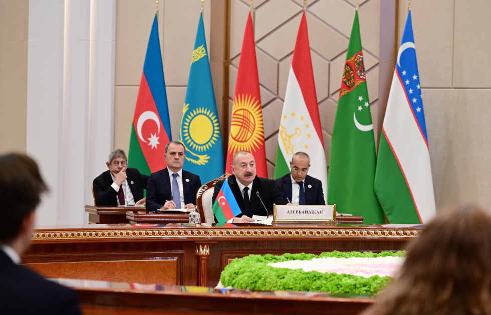 Prezident Məşvərət Görüşünün iclasında çıxış etdi (YENİLƏNİR)