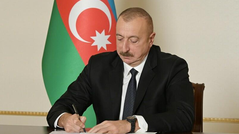 Prezident alimləri təltif etdi (SƏRƏNCAM)