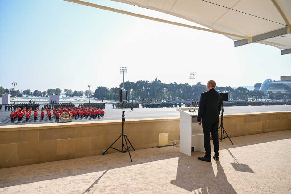 Zəfərin 5 ili: Bakıda hərbi parad keçirildi (YENİLƏNİB)