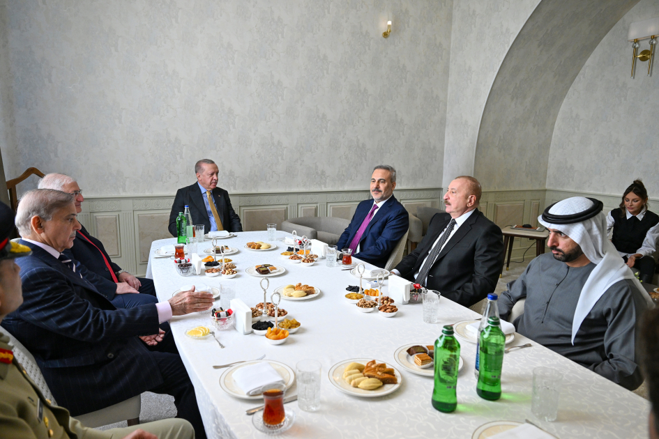 Zəfərin 5 ili: Bakıda hərbi parad keçirildi (YENİLƏNİB)