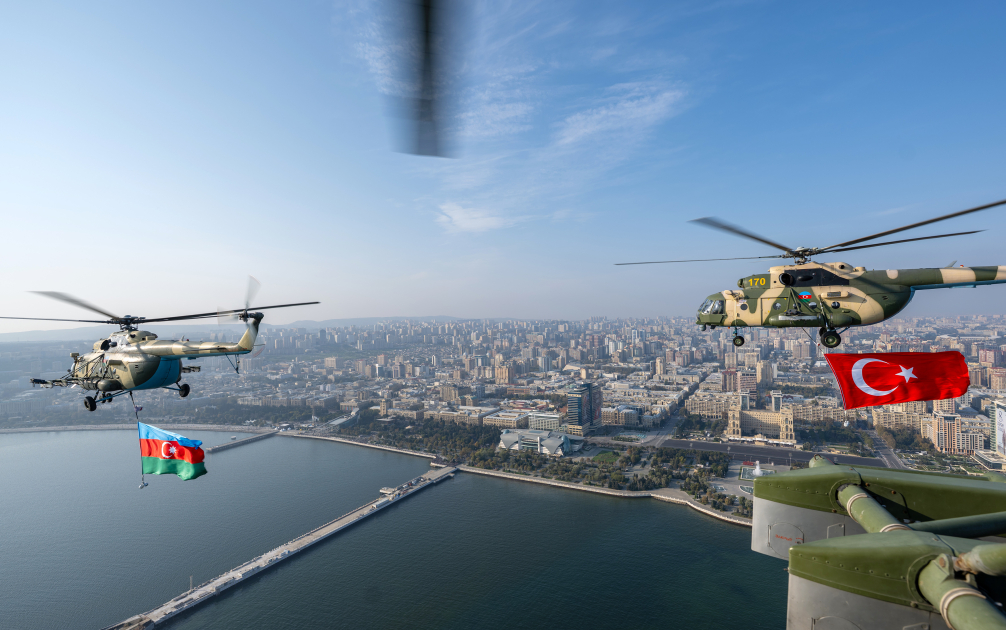 Zəfərin 5 ili: Bakıda hərbi parad keçirildi (YENİLƏNİB)