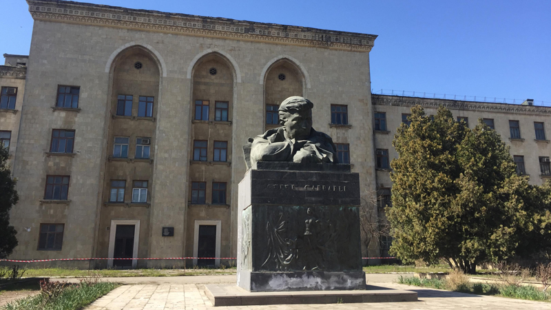 Cəfər Cabbarlının heykəlinin bərpasına 15 min lazımdır - 