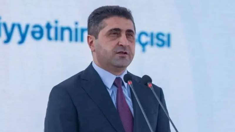 Sürücüsünü özü ilə apardı, köhnəni başqa vəzifəyə keçirdi