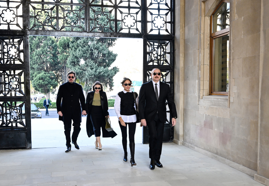 Zəfərin 5 ili: Bakıda hərbi parad keçirildi (YENİLƏNİB)