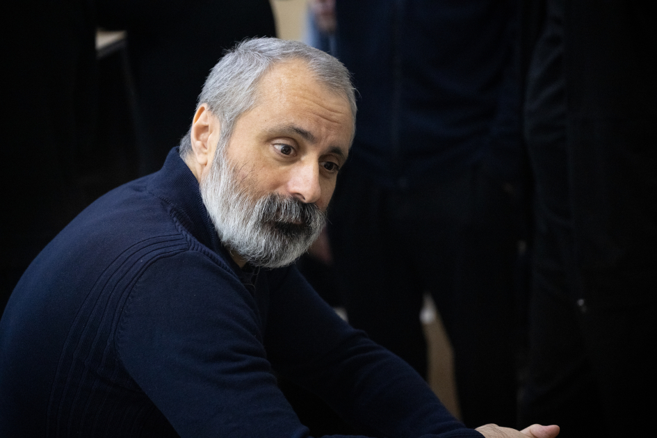 Məhkəmədə hərbi cinayətlərdə təqsirləndirilən erməniəsilli şəxslərlə bağlı sübutlar elan olundu (FOTO)