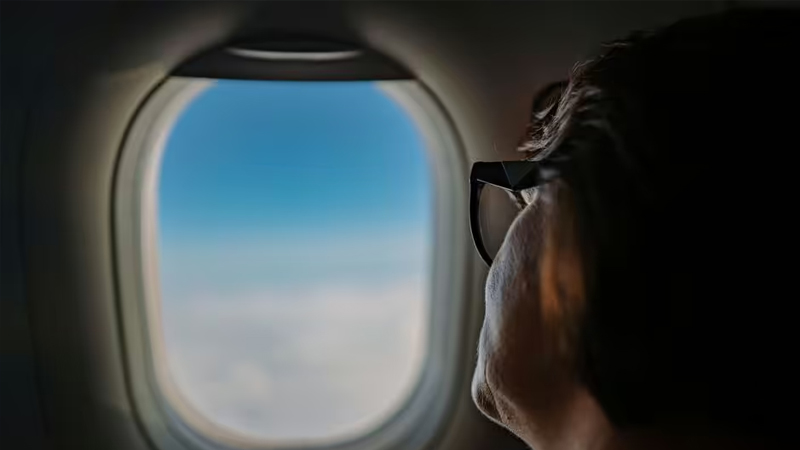 Niyə təyyarə qalxanda və enəndə pəncərə pərdələrini qaldırmaq lazımdır? - Pilot səbəbi açıqladı