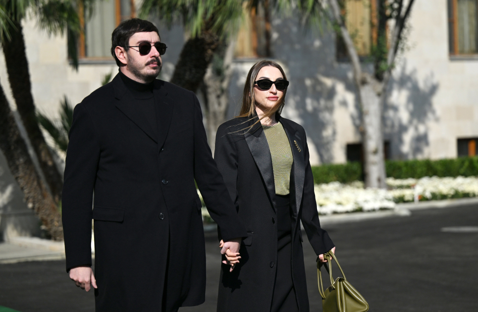 Zəfərin 5 ili: Bakıda hərbi parad keçirildi (YENİLƏNİB)