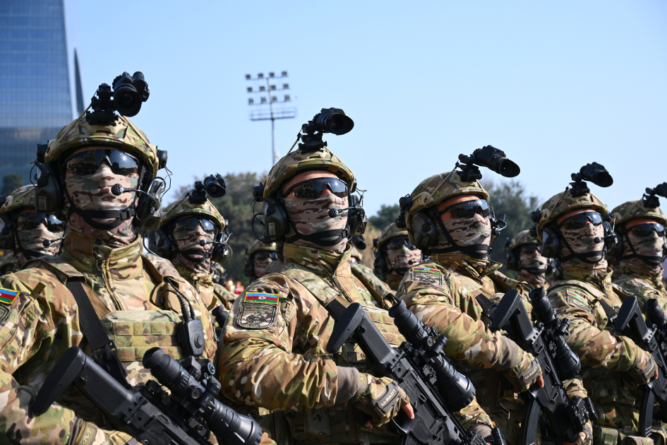 Zəfərin 5 ili: Bakıda hərbi parad keçirildi (YENİLƏNİB)