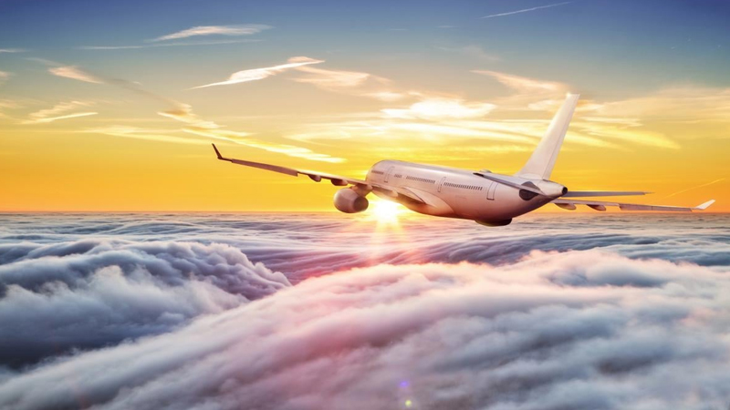 Təyyarələr niyə Yer kürəsinin fırlanmasına qarşı daha sürətli uçmur? - Elmi izah