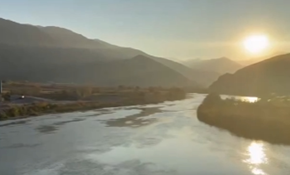 Hikmət Hacıyev Araz çayı üzərindəki Ağbənd–Kəlalə körpüsündən paylaşım etdi