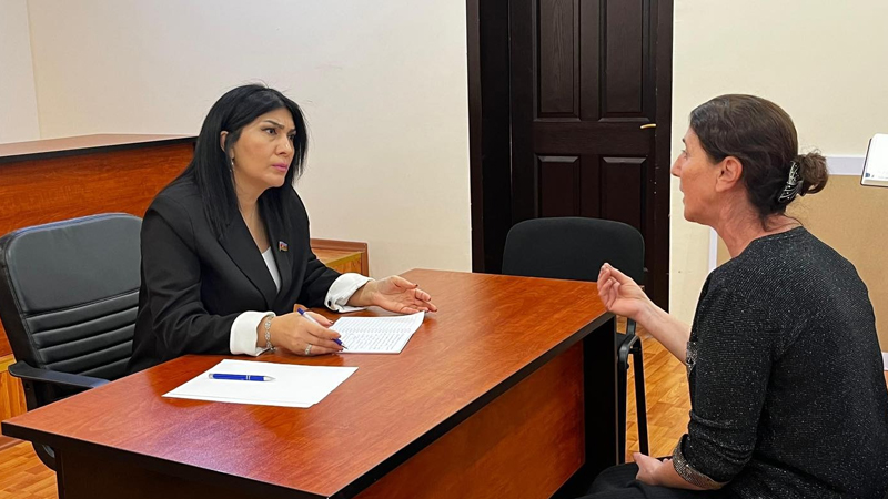 Deputat Elnarə Akimova Stansiya Sumqayıt ərazisində seçicilərlə görüş keçirdi