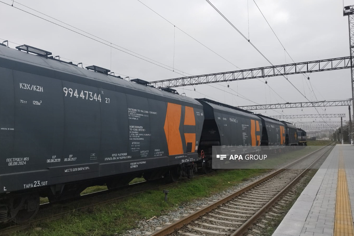 Qazaxıstan taxılı ilə yüklənmiş qatar Azərbaycandan Ermənistana yola salınır (FOTO)