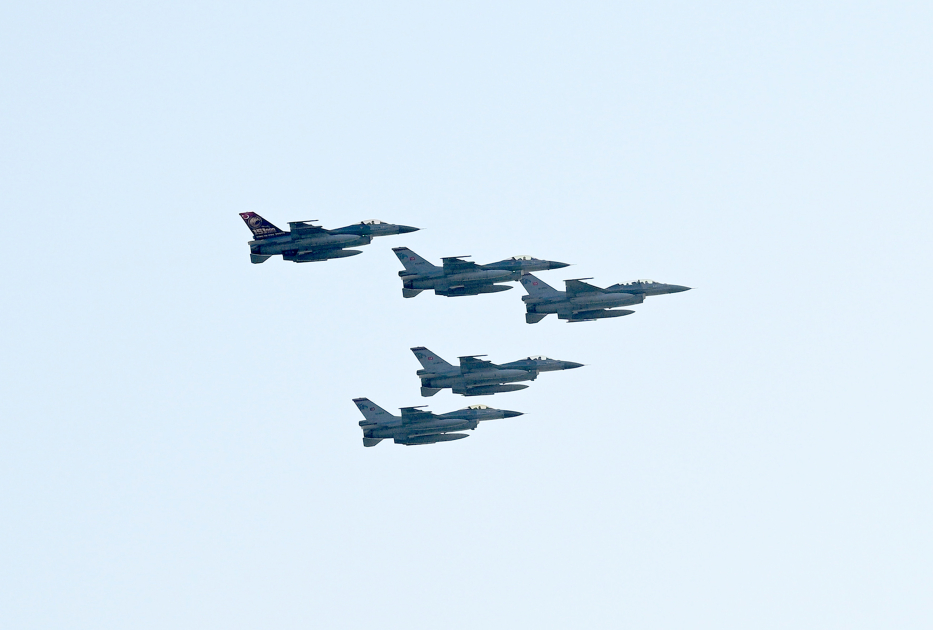 Zəfərin 5 ili: Bakıda hərbi parad keçirildi (YENİLƏNİB)