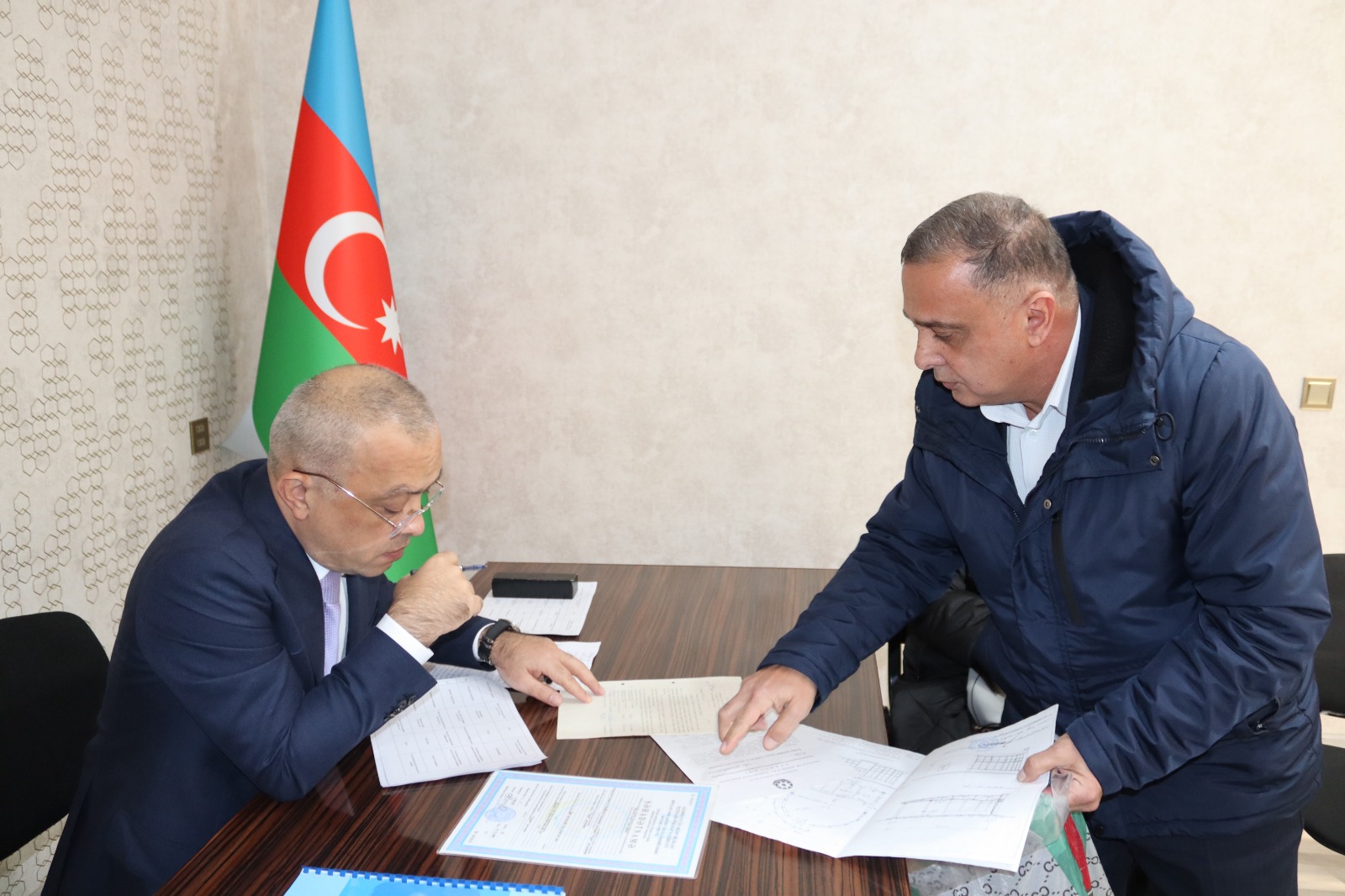 Zaur Mikayılov Yevlaxda vətəndaşlarla görüşdü (FOTO)