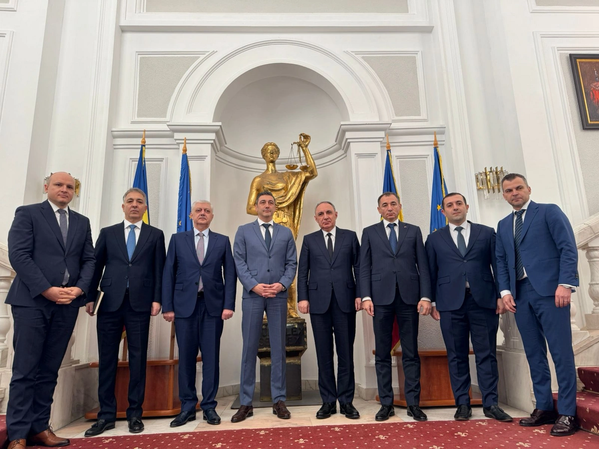 Kamran Əliyev Rumıniyanın Baş prokurorunu Azərbaycana səfərə dəvət etdi