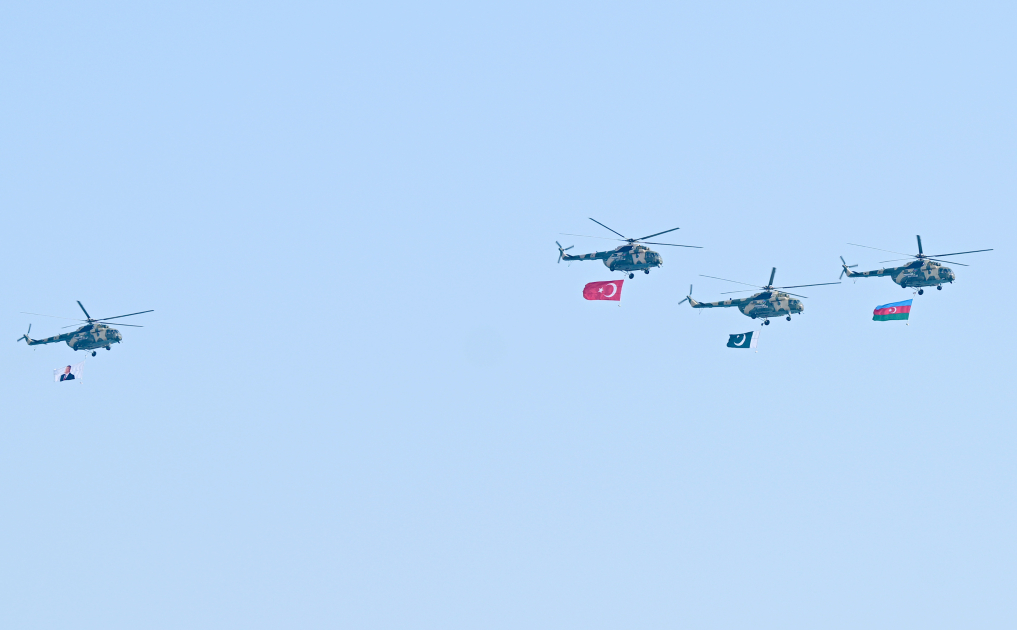 Zəfərin 5 ili: Bakıda hərbi parad keçirildi (YENİLƏNİB)