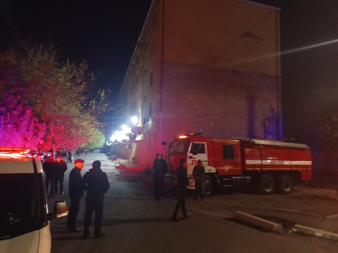 Goranboyda iki mənzilin döşəməsi çökdü, 4 nəfər xəsarət aldı (FOTO/VİDEO)