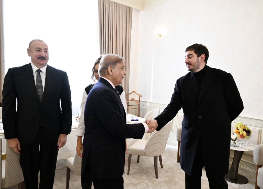 Zəfərin 5 ili: Bakıda hərbi parad keçirildi (YENİLƏNİB)