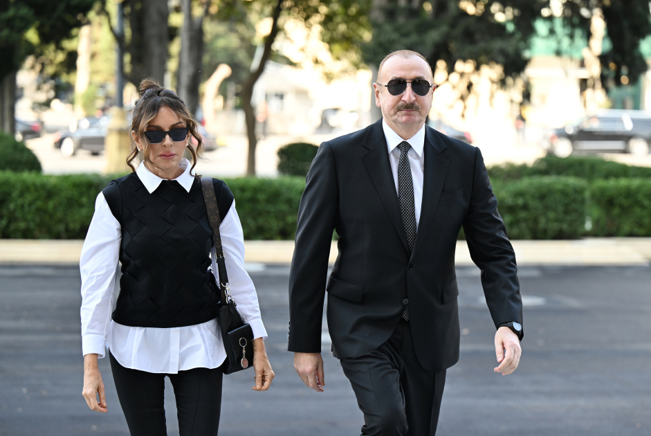 Zəfərin 5 ili: Bakıda hərbi parad keçirildi (YENİLƏNİB)