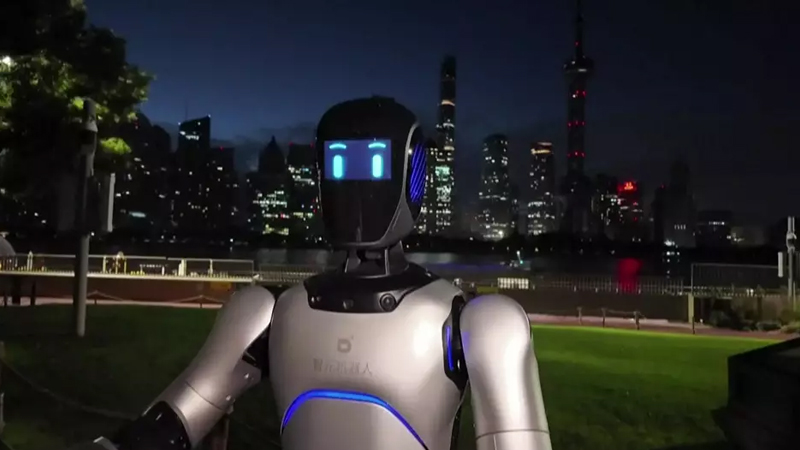 İnsana bəznzər robot Ginnesin rekordunu qırdı - Tarixi 106 kilometrlik səyahət...