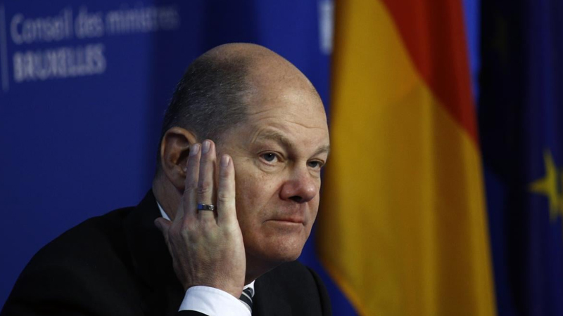 Şolts hökumətinin Ukrayna məsələsinə görə dağıldığını etiraf etdi