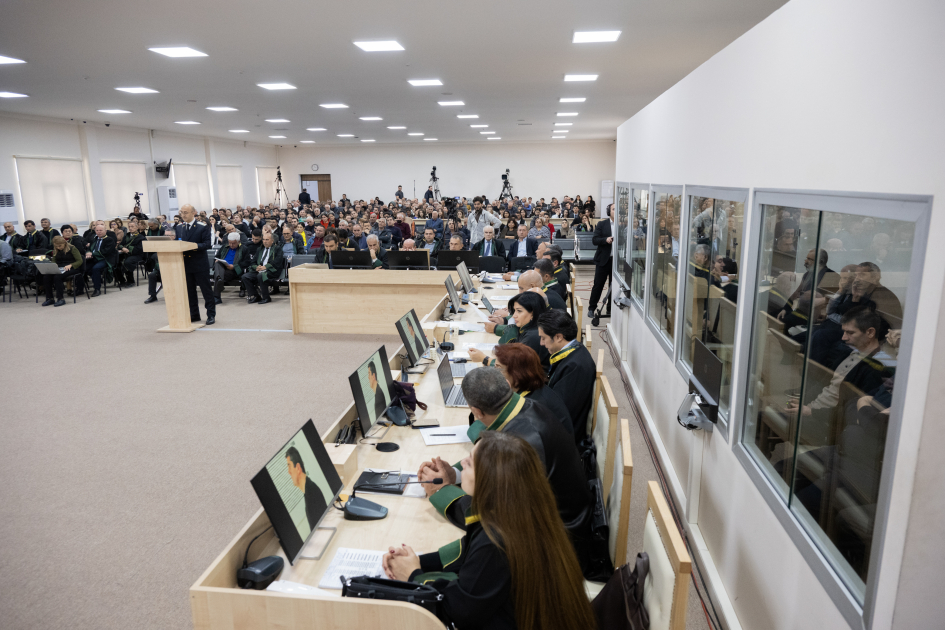 Məhkəmədə hərbi cinayətlərdə təqsirləndirilən erməniəsilli şəxslərlə bağlı sübutlar elan olundu (FOTO)