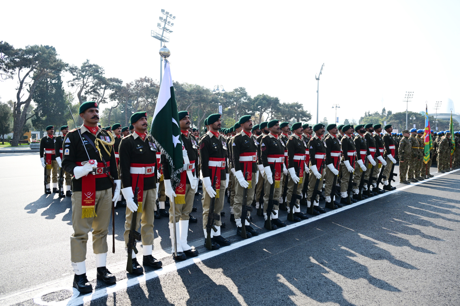 Zəfərin 5 ili: Bakıda hərbi parad keçirildi (YENİLƏNİB)
