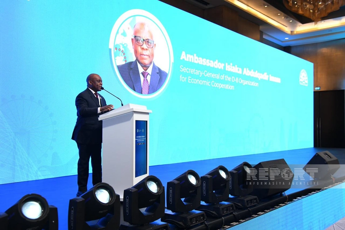 Bakıda D-8 Media Forumu işinə başladı (FOTO)