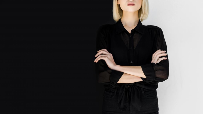 Hər gün qara geyinən insanlar şəxsiyyətlərinin xüsusiyyətlərini ortaya qoyurlar