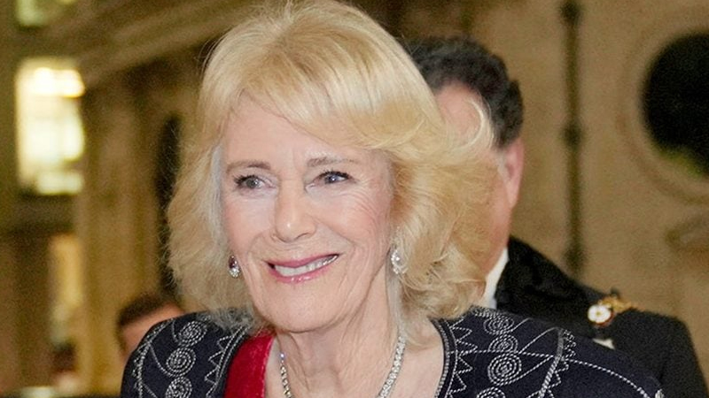 Britaniya kraliçası Ukraynada müharibənin başa çatması üçün tiraniyaya qarşı durmağa çağırdı