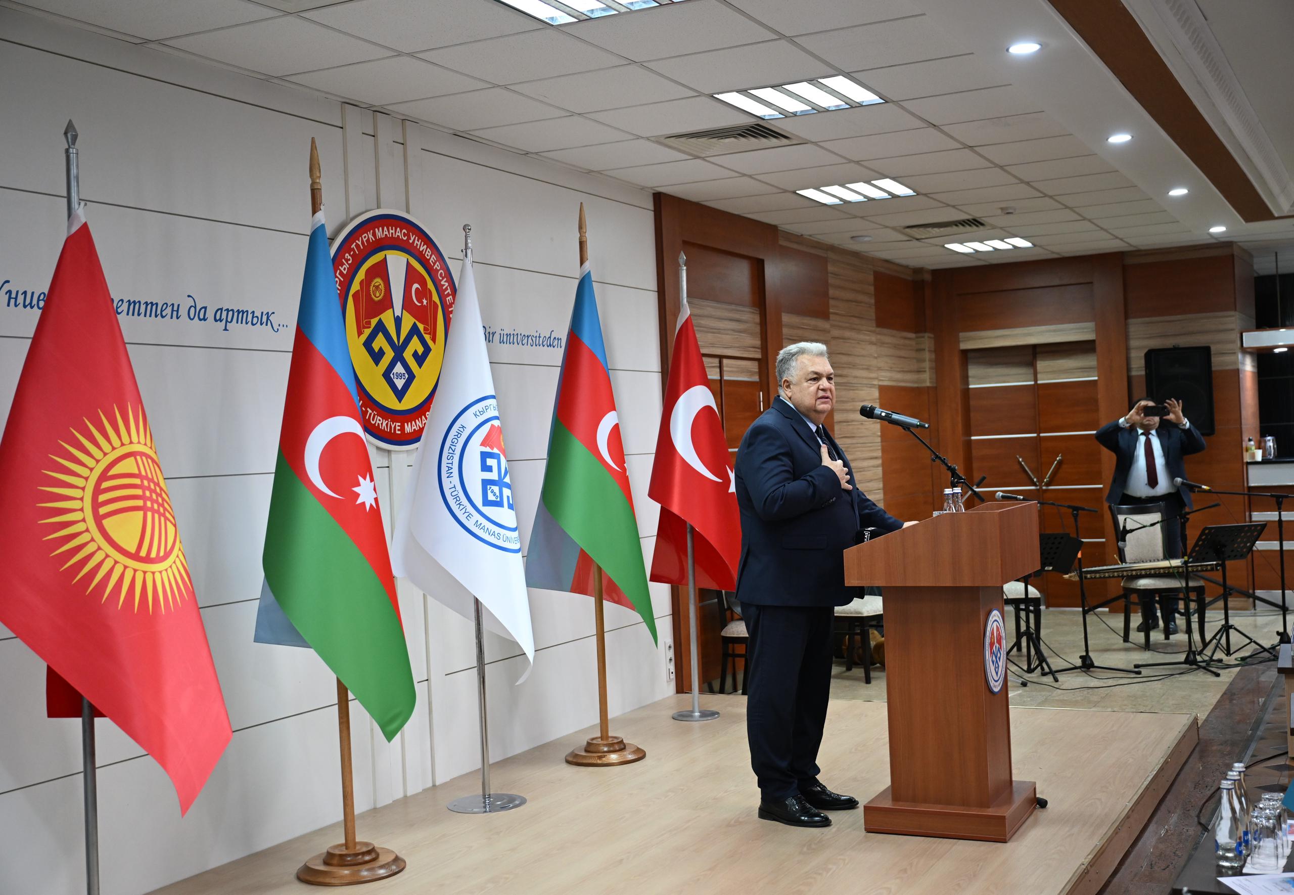 Qırğızıstanda  8 noyabr Zəfər Gününün 5-ci ildönümünə həsr olunmuş rəsmi tədbir keçirildi (FOTO/VİDEO)