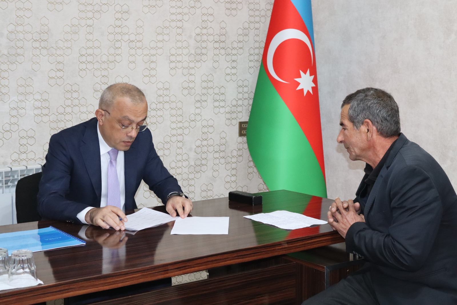 Zaur Mikayılov Yevlaxda vətəndaşlarla görüşdü (FOTO)