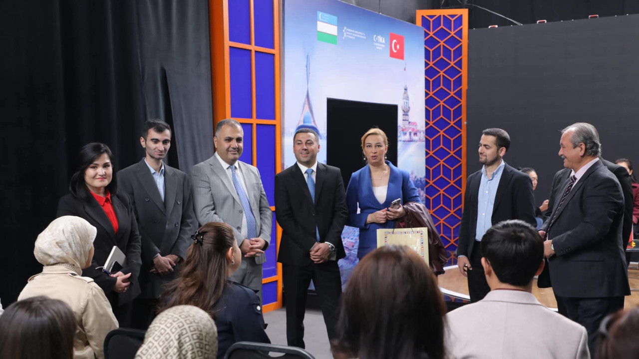 Tanınmış jurnalistlər Özbəkistanda səfir və rektorla görüşdü (FOTO)