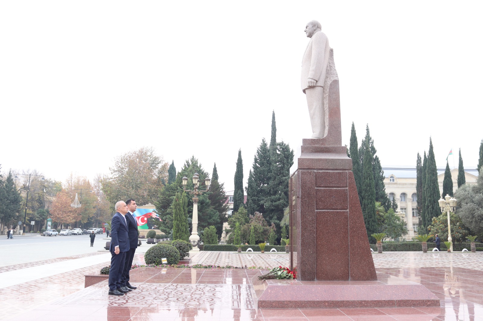 Zaur Mikayılov Yevlaxda vətəndaşlarla görüşdü (FOTO)