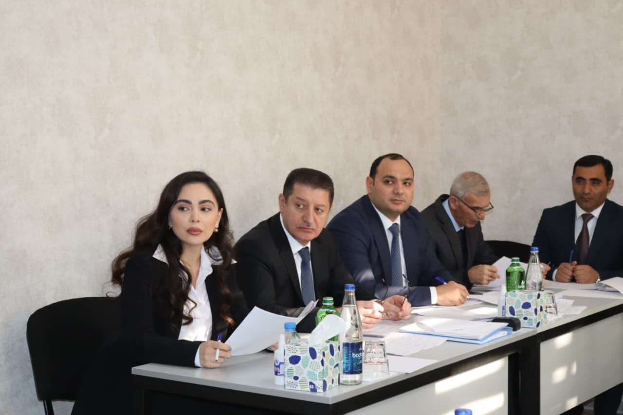 Zaur Mikayılov Yevlaxda vətəndaşlarla görüşdü (FOTO)