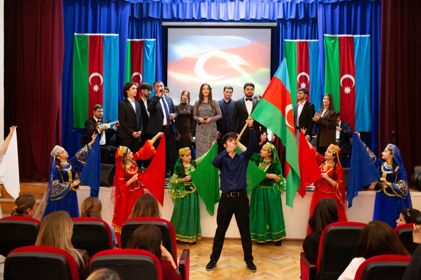 Humanitar Kollecdə Zəfər Gününə həsr olunmuş konsert oldu