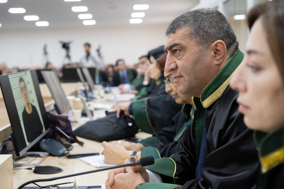 Məhkəmədə hərbi cinayətlərdə təqsirləndirilən erməniəsilli şəxslərlə bağlı sübutlar elan olundu (FOTO)