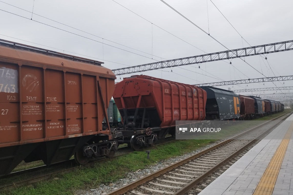Qazaxıstan taxılı ilə yüklənmiş qatar Azərbaycandan Ermənistana yola salınır (FOTO)