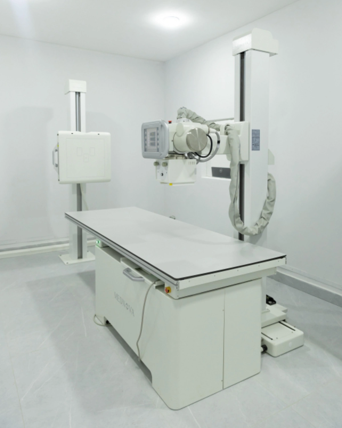 Leyla Əliyeva və Alena Əliyeva LDU-nun nəzdində yaradılmış Baytarlıq Klinikası ilə tanış oldu (FOTO)