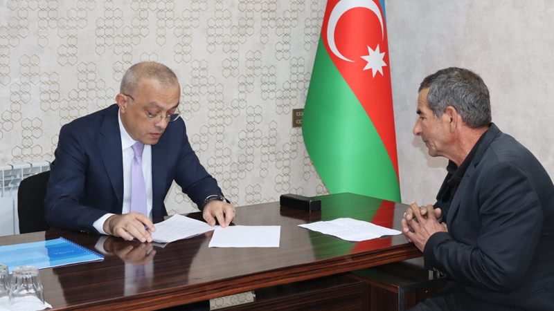 Zaur Mikayılov Yevlaxda vətəndaşlarla görüşdü (FOTO)