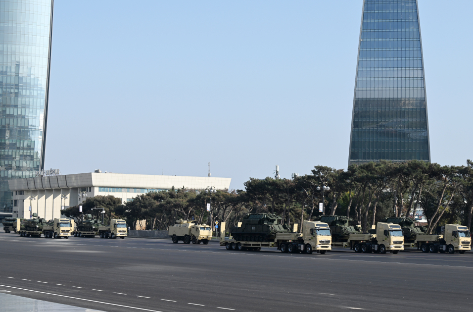 Zəfərin 5 ili: Bakıda hərbi parad keçirildi (YENİLƏNİB)